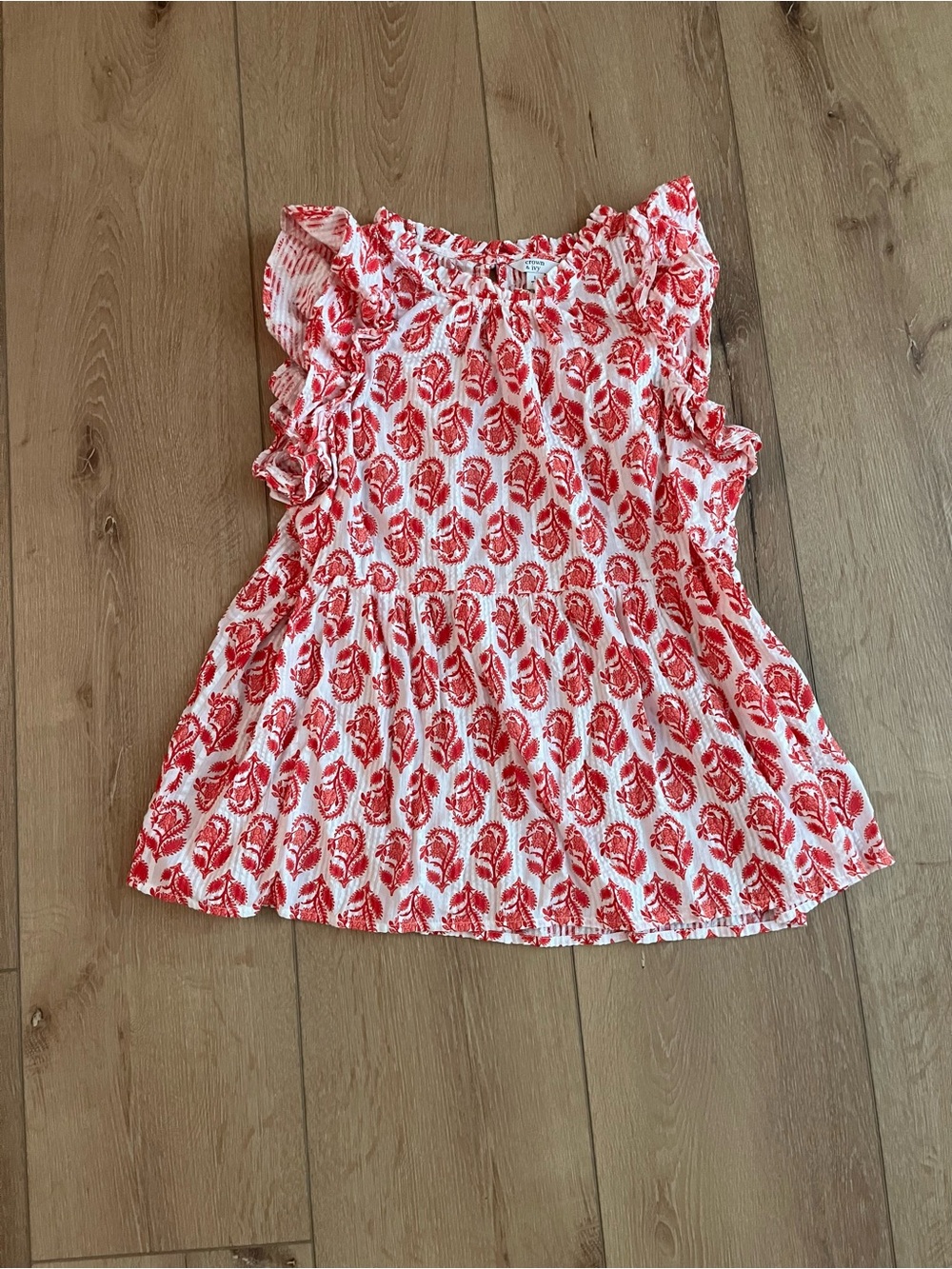 crown & ivy Top with Red Floral Print and Flutter Sleeves (Size L)